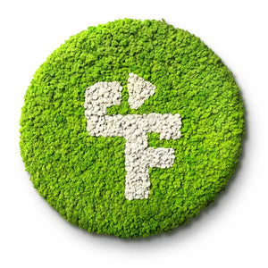 Mooswand mit Logo aus Moos von Naturewalls.