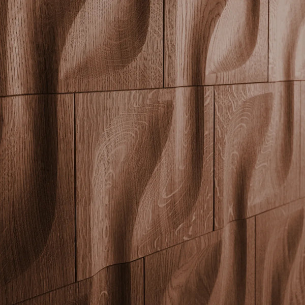 Holz Wand aus Walnuss mit dem Paneel Impressions von Karim Rashid der Designer-Serie von Naturewalls x Form At Wood.