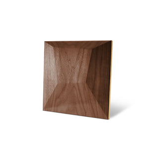 Holzpaneel Pillow der Edge-Serie in Walnuss von Naturewalls x Form At Wood.